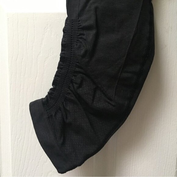 LULULEMON Heathered Deep Coal In The Flow Crop - Picture 4 of 7